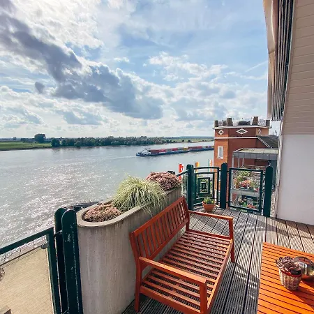 Appartement Rheinloft 3 - Grosse Giebelwohnung Mit Dachterrassen An Der Rheinpromenade
