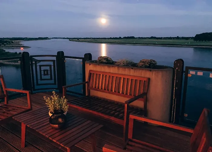 Rheinloft 3 - Grosse Giebelwohnung Mit Dachterrassen An Der Rheinpromenade Apartmán *